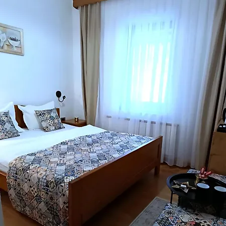 Bed and breakfast Vijecnica 4*